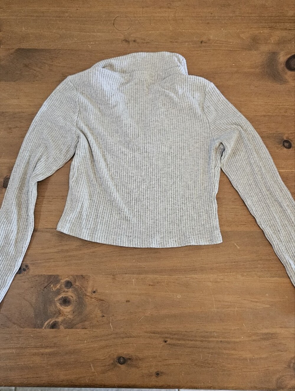 Altar'd State Long Sleeve Cropped Ribbed Vneck Polo Gray Size Small - Picture 5 of 7